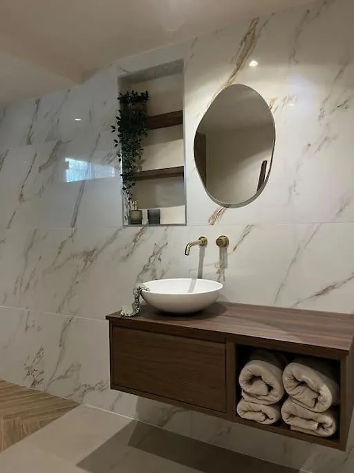 Appartement Rdc En Bas De Villa Avec Chambre Le Val
