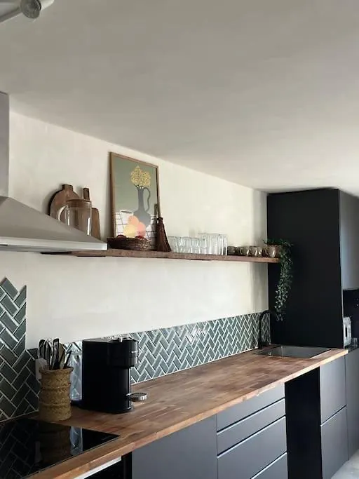 アパート Appartement Rdc En Bas De Villa Avec Chambre Le Val フランス