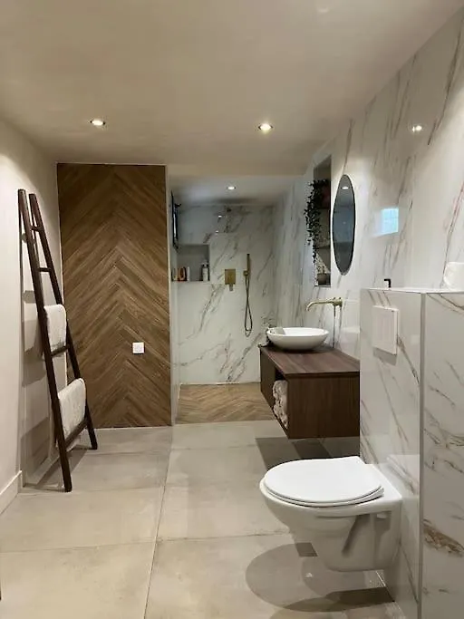 Appartement Rdc En Bas De Villa Avec Chambre Le Val 0*,