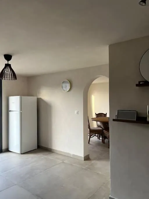 Appartement Rdc En Bas De Villa Avec Chambre Le Val アパート