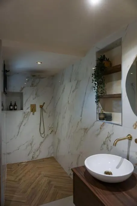Appartement Rdc En Bas De Villa Avec Chambre Le Val 0*,  フランス